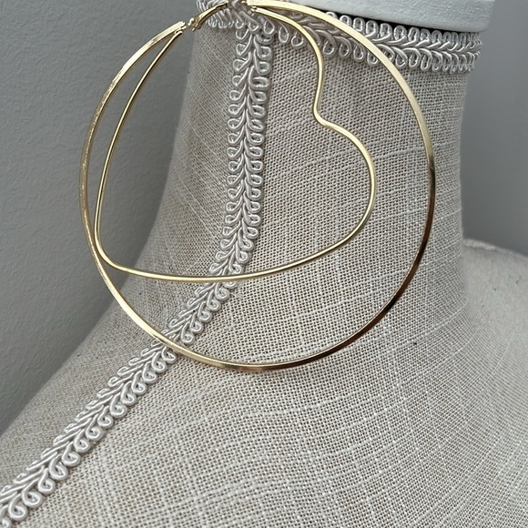 Heart shape hoop earrings - Picture 2 of 6